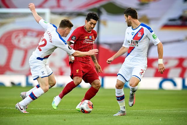 巴神时隔1701天重返意甲 球迷想要球衣巴神脱球裤