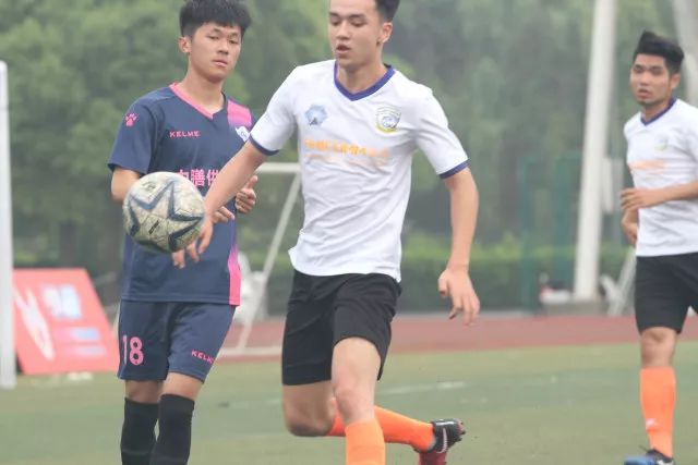 高诗岩29+9沙约克28分 山东险胜北京终结3连败